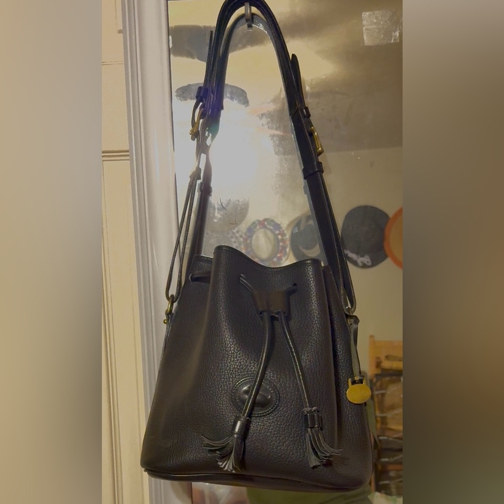 Vintage Black Leather Bucket Bag. All black in very good condition